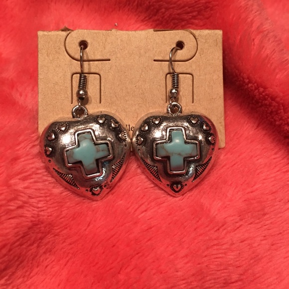 🆕Cute western heart earrings w/Cross NWT - Picture 3 of 5
